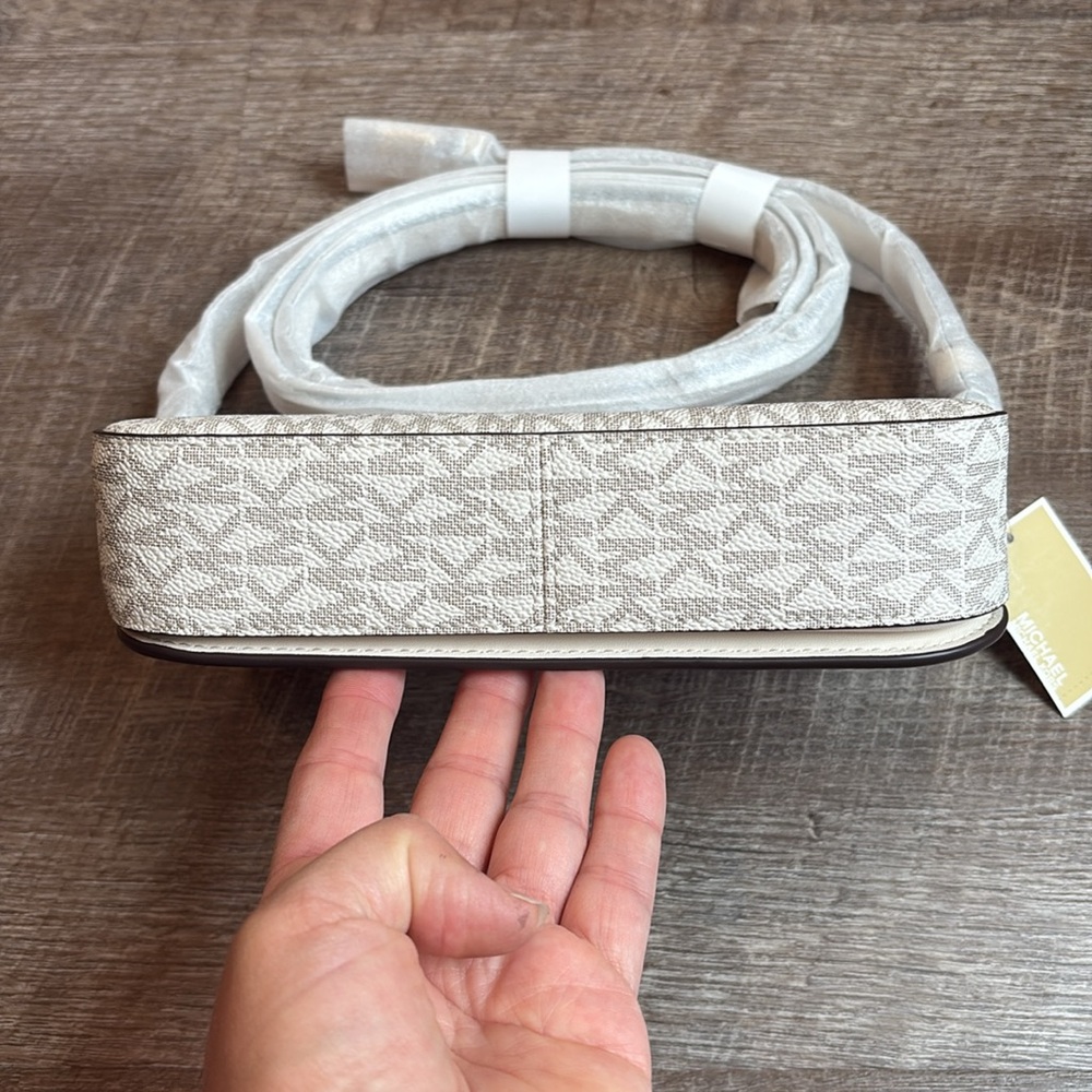 Michael Kors Jet Set Travel Small Logo Crossbody Bag Light Cream Gray NWT - Picture 6 of 9